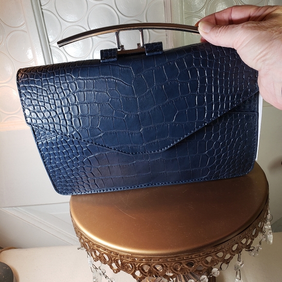 NWT JustFab clutch in Vegan leather with additional shoulder strap (chain) - Picture 11 of 11